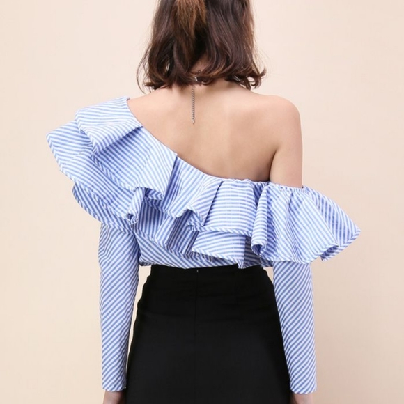 RED Casting LA Ruffle Asymmetrical Top Size L - Picture 3 of 8